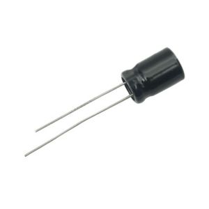 Capacitor electrolítico chico, no polarizado, radial, de 4.7 uF (micro Faradios) a 50 Volts